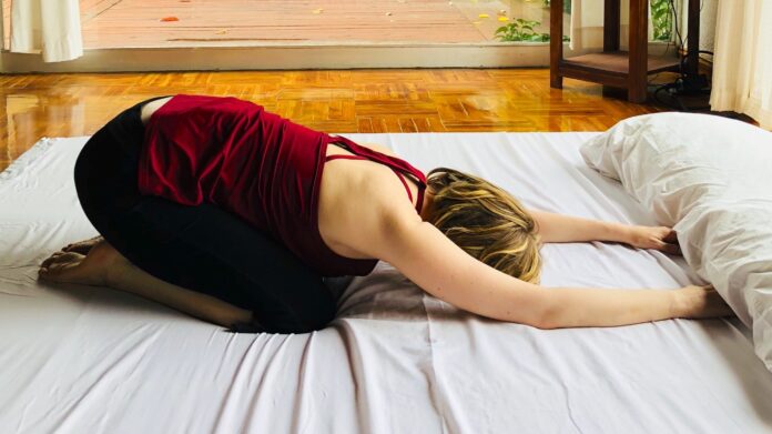 bed-yoga-for-relaxation-1