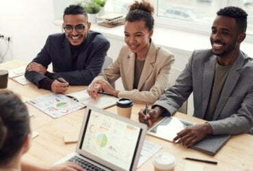 Laptop vs Tablet: How to Choose the Right Device for You 34 Laptop vs Tablet: How to Choose the Right Device for You 31