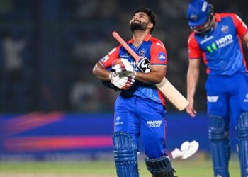 The Suspense of Suspended Play in Cricket