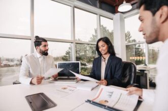 3 Ways A Commercial Real Estate Broker Is Helpful 7