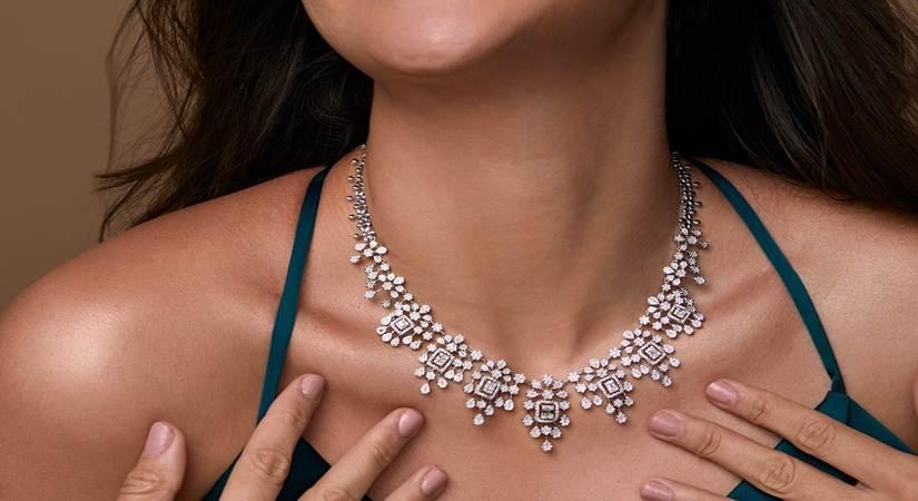 2021 Jewelry Trends: Mixing Metals and Layering Necklaces 1