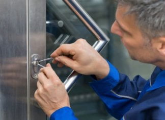 Reasons Why You Should Hire Auto Locksmith Services