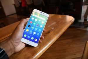 With Meizu’s MX6, Android imitation is the sincerest form of flattery