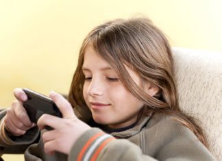 6 Signs It’s Time for Your Child to Get a Phone
