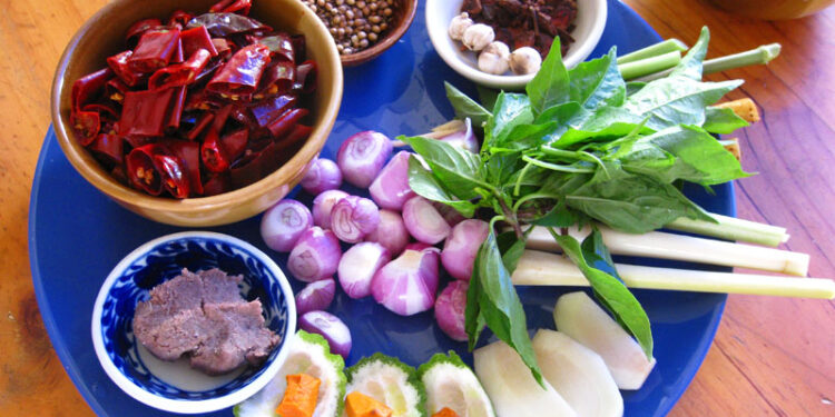 HOW TO INTEGRATE THAI CURRY PASTE INTO YOUR DISHES
