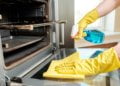 What is the best way to clean an oven ? 4 What is the best way to clean an oven ? 4
