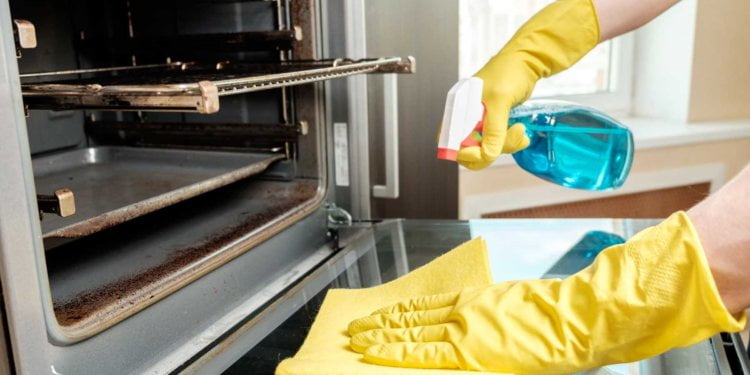 What is the best way to clean an oven ? 6