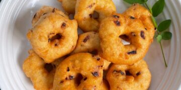 Indian Cooking Hacks: How To Make Vada At Home That Is Spongy And Soft 6