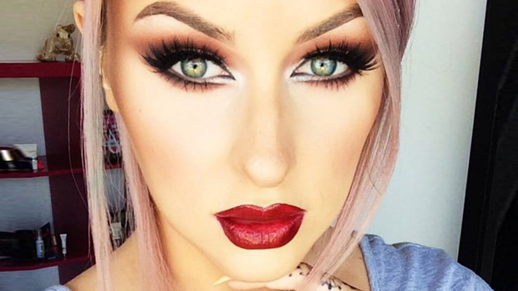 Beauty suggestions: placing the focal point on each eyes and lips 8