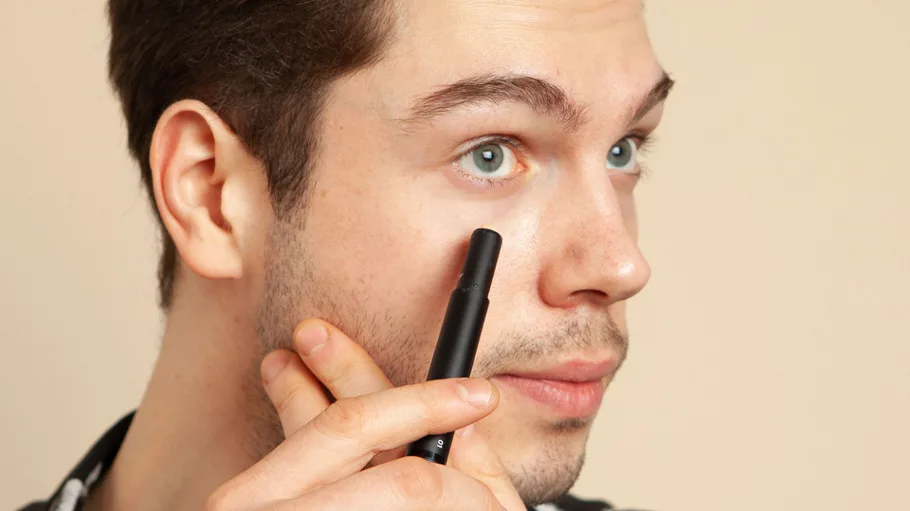 Streamers the use of bizarre make-up jobs that appearance perfect while filtered 8
