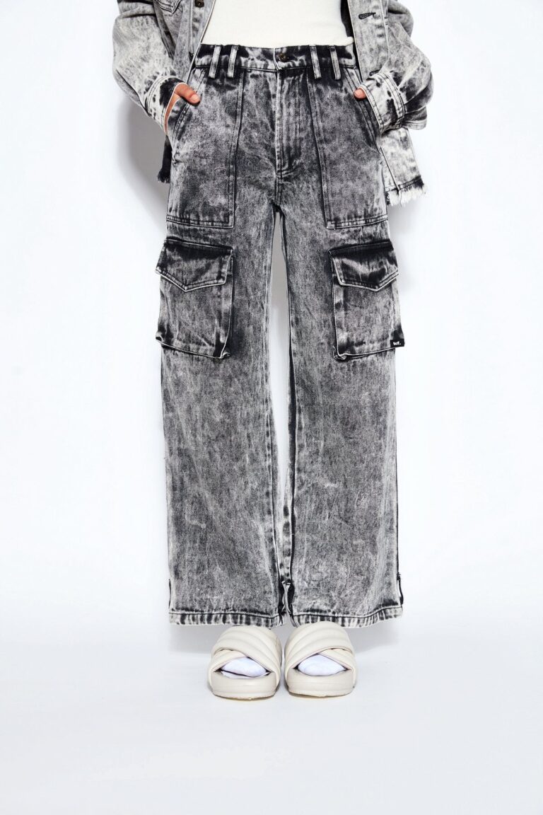 Reviving 90s Denim: The Ultimate Guide to Rocking Vintage Jeans 9