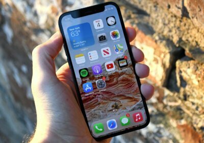 Millennials decide upon this smartphone brand over Apple in India 100