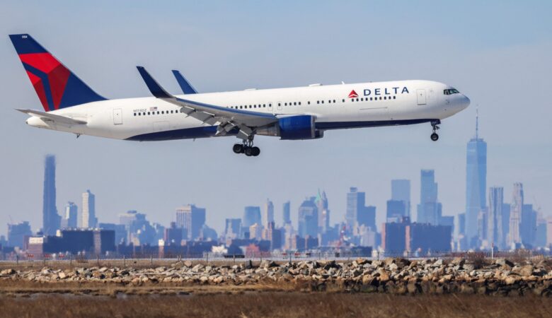 Delta Flight DL67: Emergency Declared on Rome to Atlanta Route 1