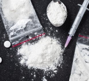 Cops bust drug gang, confiscate RM3.2mil's well worth of medication 9