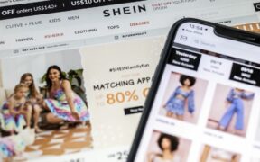 How an awful lot does a web fashion designer fee 1