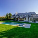 Realtors turn to social media to marketplace luxurious actual property 1