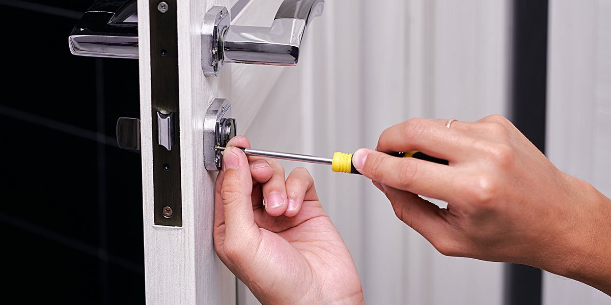 4 Major Benefits of Hiring Emergency Locksmith Services