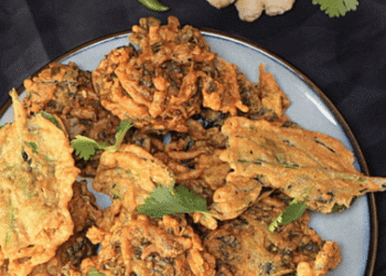 Indian Cooking Tips: Celebrate Monsoon With This Yummy Spinach Potato Pakodas