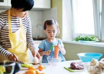 Why you should not let summer skip with out cooking out of doors with the youngsters