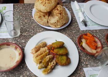 Klook on my cellphone and Ghiza on my plate!