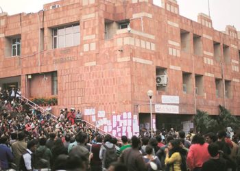 University teachers are not authorities servants