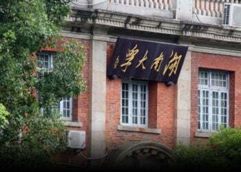 Online Education Site Bows to Critics, Discloses Teacher Info